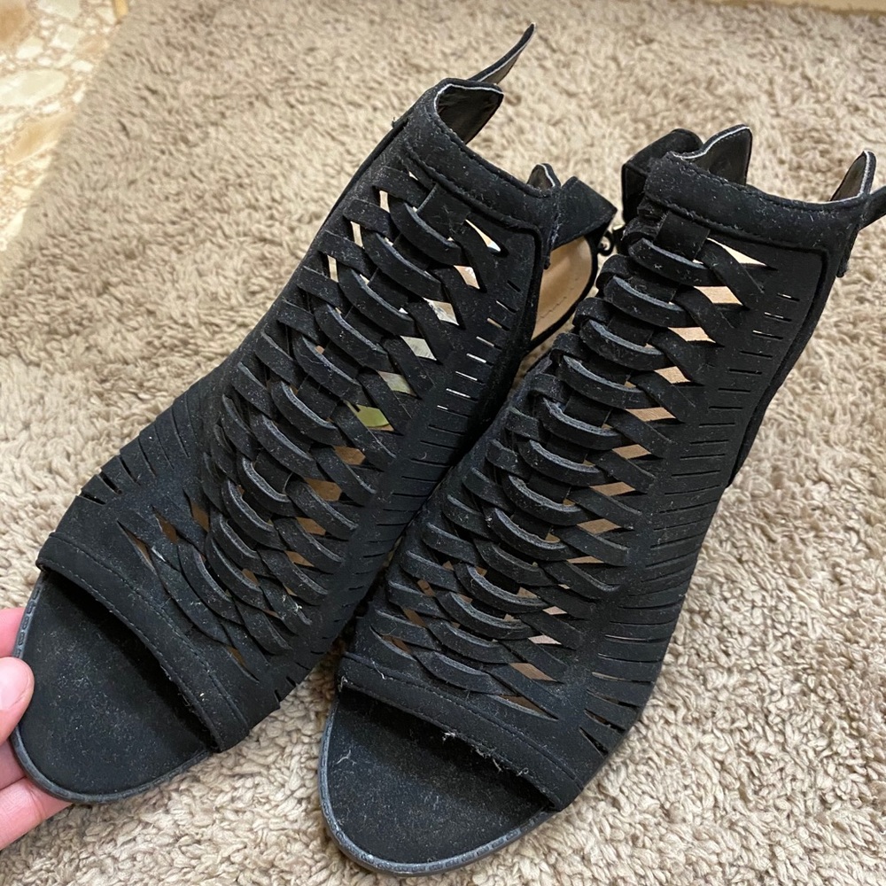 Super cute velvet weaved bootie
